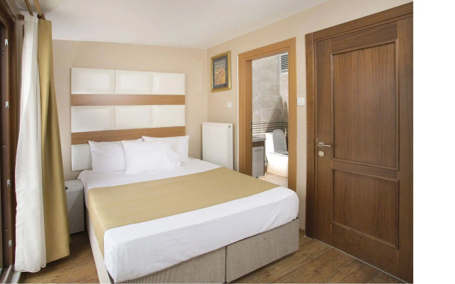 La Pazza Suites Hotel