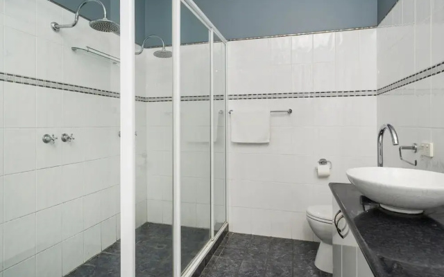 Incredible 3-bed Renovated Home With Huge Garden