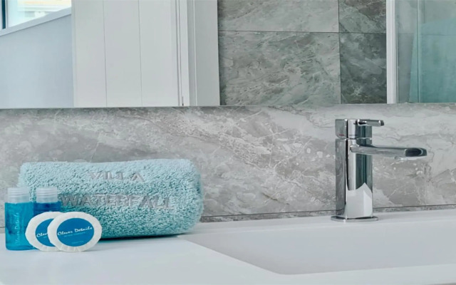 Villa Waterfall - CleverDetails234 luxury villa 10min from the center