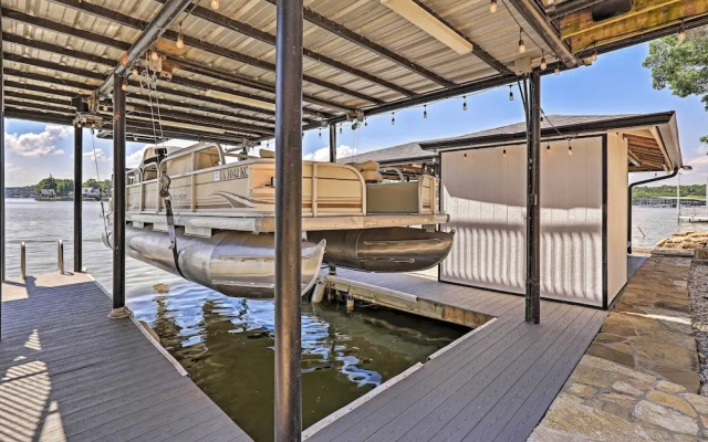Lavish Lake House, Near Vineyards + Marinas!