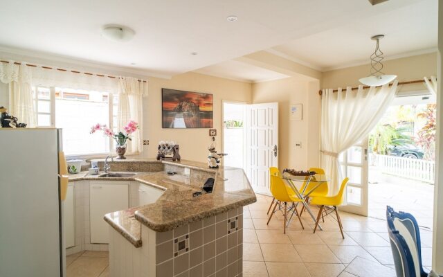 Linda casa no condomínio Morada da Praia