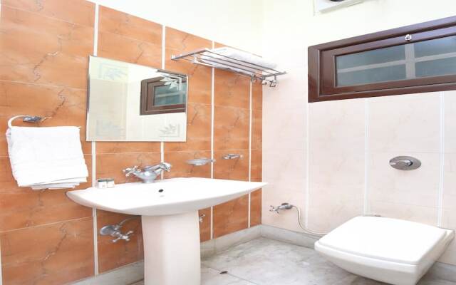OYO 15347 Dhingra Residency