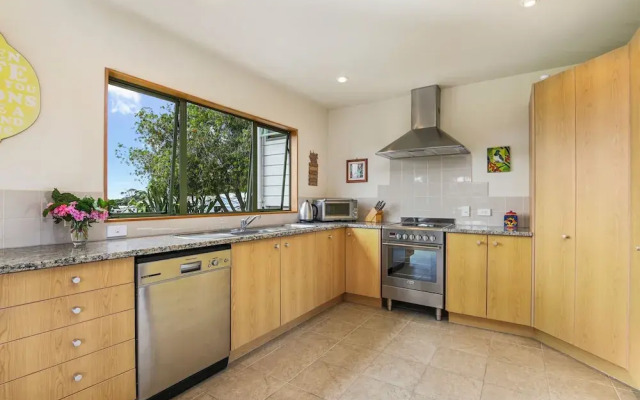 Tikirau Bay Views in Oneroa
