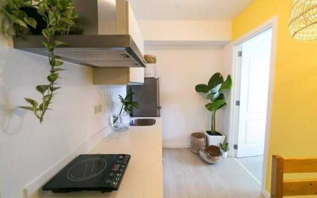 Sabrina's Crib by Azure 2 Bedroom near Airport