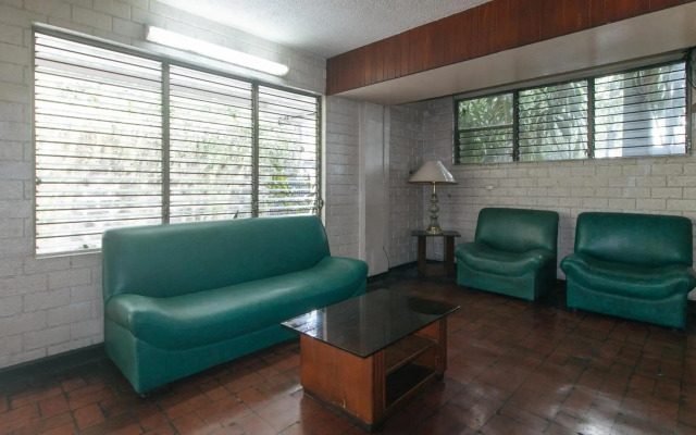 Broadway Court Apartelle