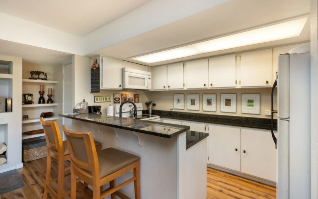 1095 Wild Irishman 2 Bedroom Condo by Redawning