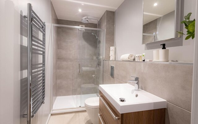 Victoria Park Vista One-bedroom by Sojo Stay