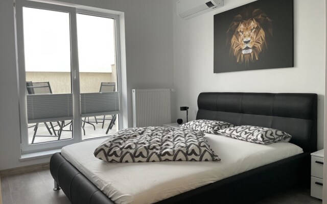 Unique Penthouse Lakeview W19