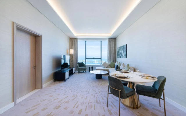 Luxury Apt w Fabulous Views Over Palm Jumeirah