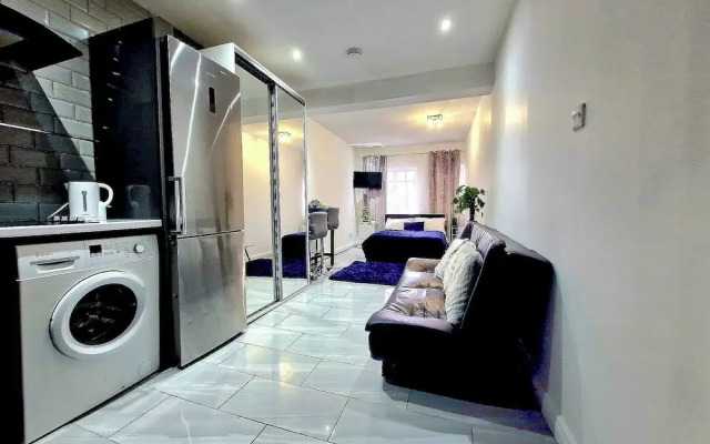 Seaside Escape - Sleeps 4 - Pets Ok - Free Parking