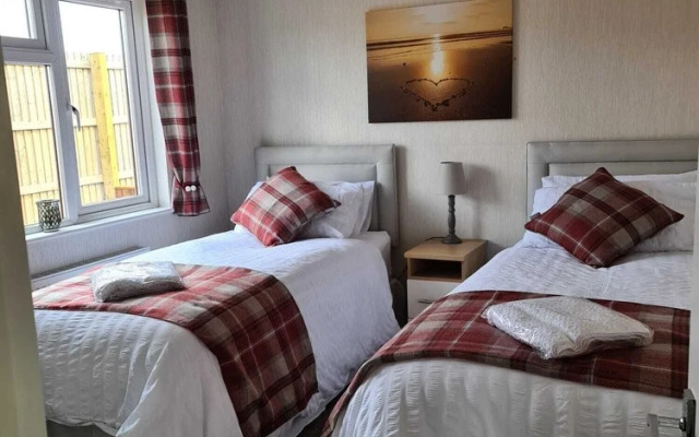 Captivatingly Stunning 2-bed Cabin in Bridlington