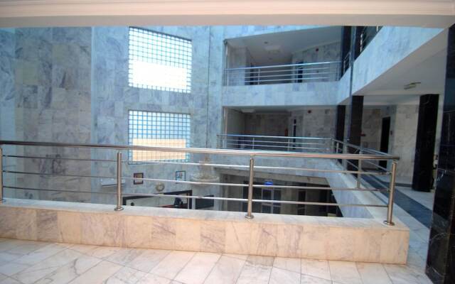 Emirates International Hotel & Suites