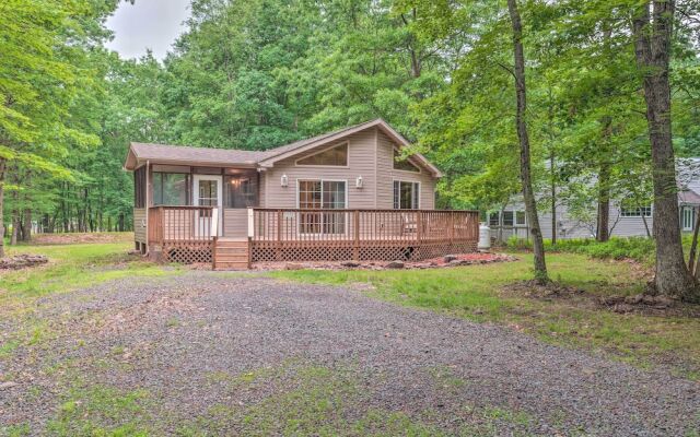 Pet-friendly Poconos Home w/ Grill: 1 Mile to Lake