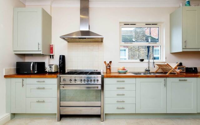 Peaceful by Fulham Palace