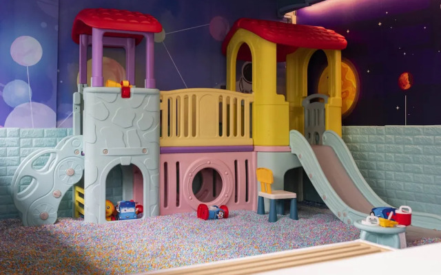 Guangdong International Building （South Gate 2）