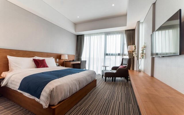 Golden Tulip Incheon Airport Hotel & Suites