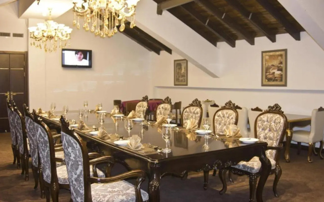 Amazing Duplex Suite Available