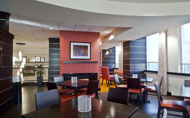 Hampton Inn & Suites Columbus-Downtown