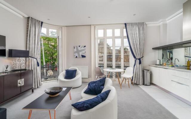 Stunning 1Bd with Castle View
