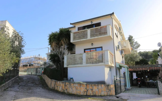 Apartments by the sea Slatine, Ciovo - 9453