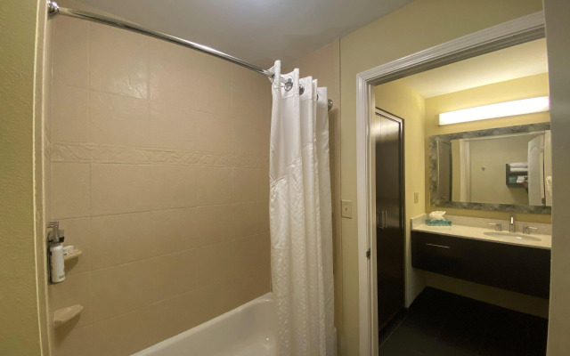 Staybridge Suites Liverpool Syra by IHG