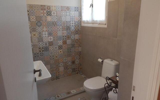 Athens-Plaka, Peter’s beautiful apartment in Temple of Zeus