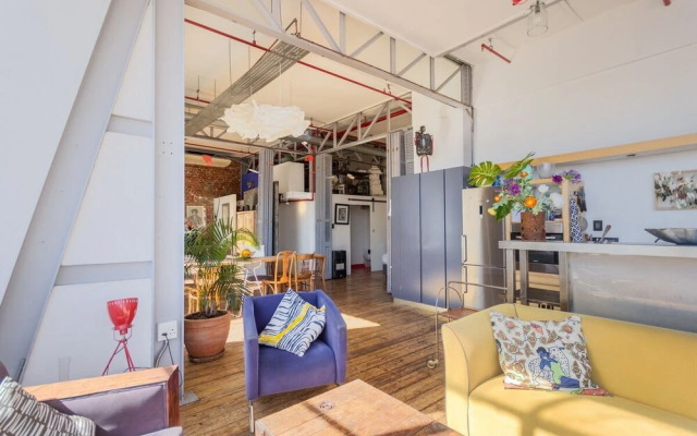 Wolroy House 405 by CTHA