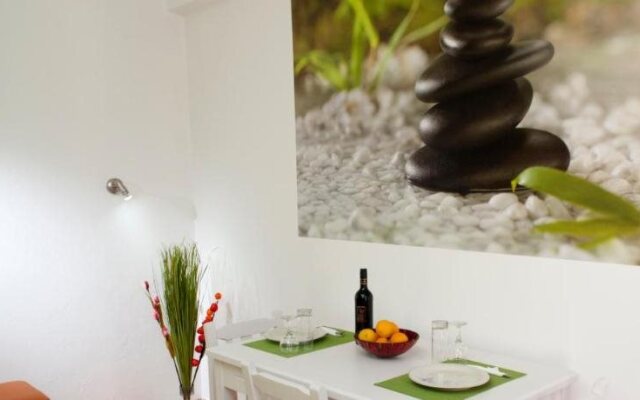 Nikolas Suites