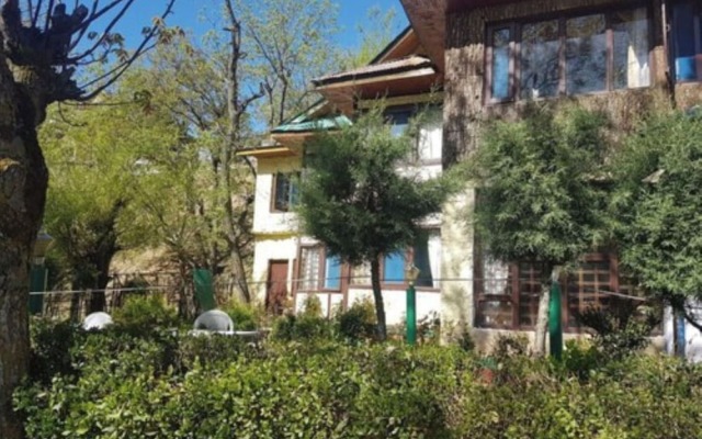 Goroomgo Khanday Guest House srinagar