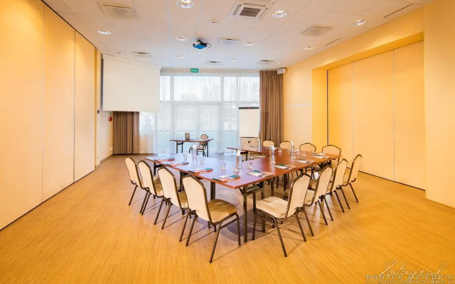 Hotel Victor Pruszków DeSilva