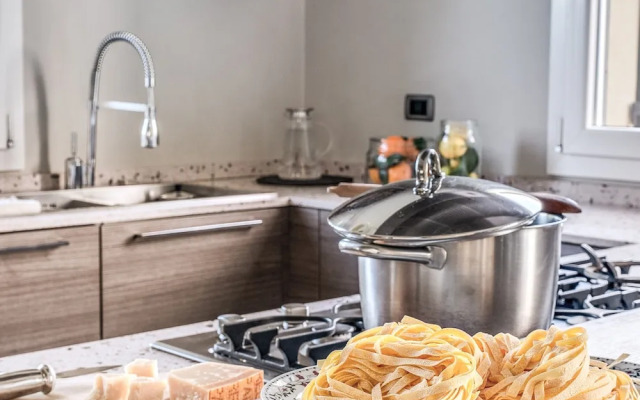 F Tale Country House