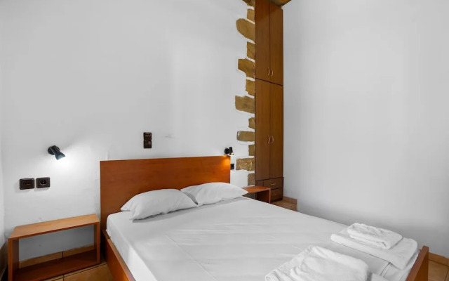 Countryside Apartment 2 With Shared Swimming Pool