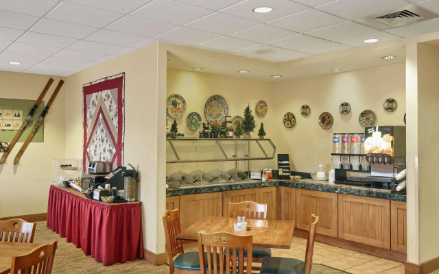 Howard Johnson Plaza Hotel by Wyndham Madison