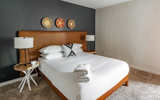 WanderJaunt Henley 1BR Scottsdale