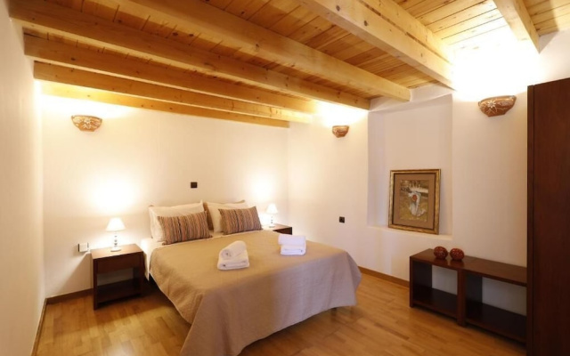 Ontas by Praxithea Traditional Home