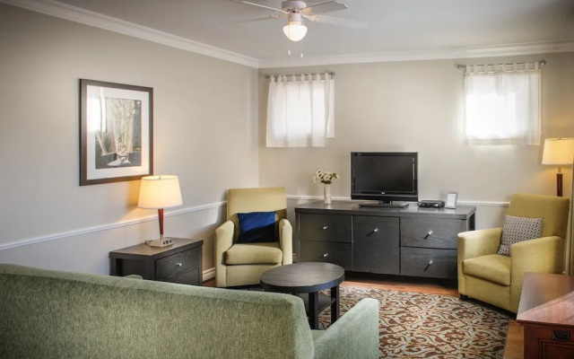 Moncton Suites - 267 Universite Ave