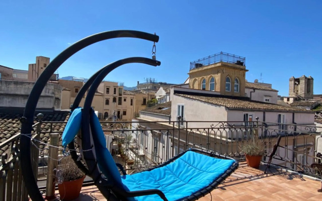 Sunny loft with terrace and A/C in the city centre