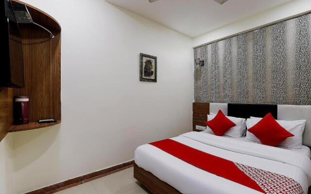 OYO 82033 Hotel Grand Plaza