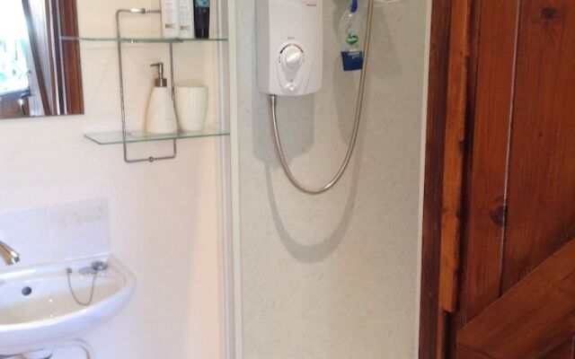 The Tack Room - a Comfy Cabin in North Devon