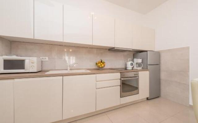 Six-Bedroom Holiday Home in Bibinje