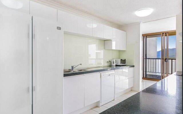 Cairns Ocean View Apartment