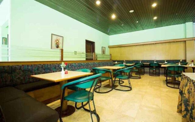 Super OYO Townhouse 2 Hotel Gunung Sahari