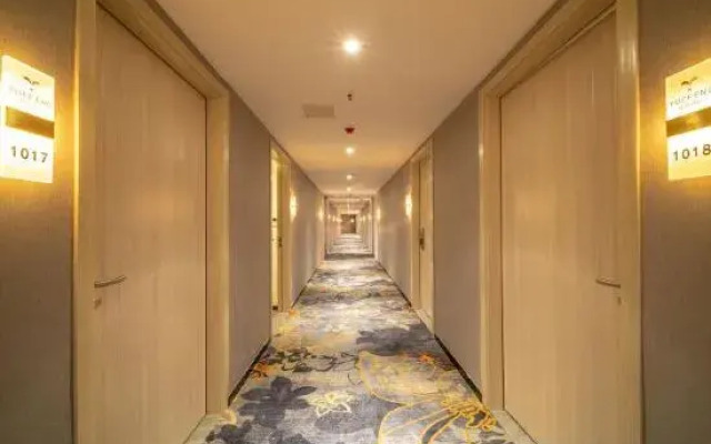 Yuefeng Hotel (Maoming Dianbai West Lake Park)