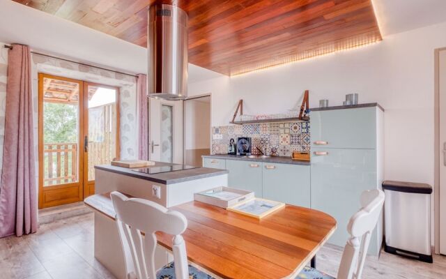 Fantastic Apartment With Whirlpool, Balcony, Deck-chairs