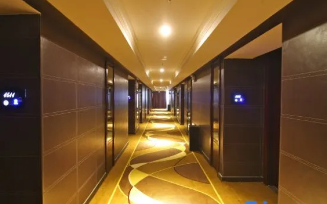 Tiancheng Business Hotel (Pingxiang College)