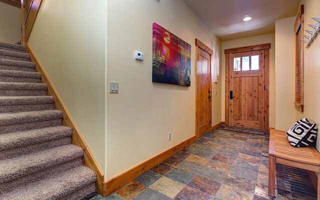 Walk to Main Street by Casago