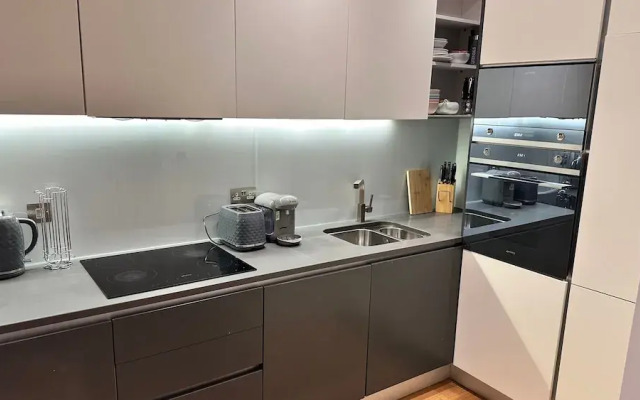 Apartment-sleeps3-hottub-patio