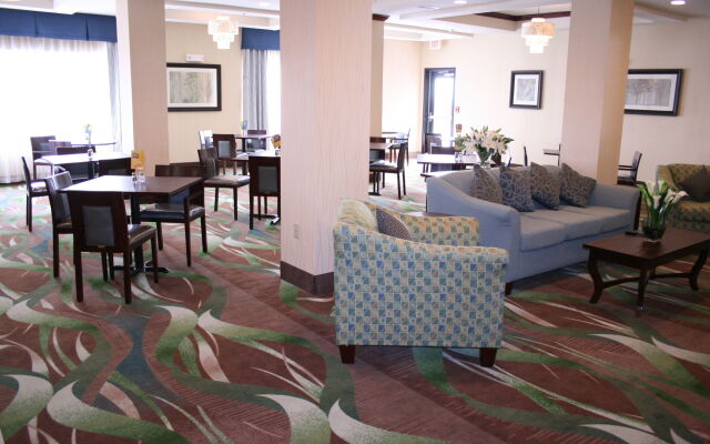 Holiday Inn Express Hotel & Suites Pratt by IHG