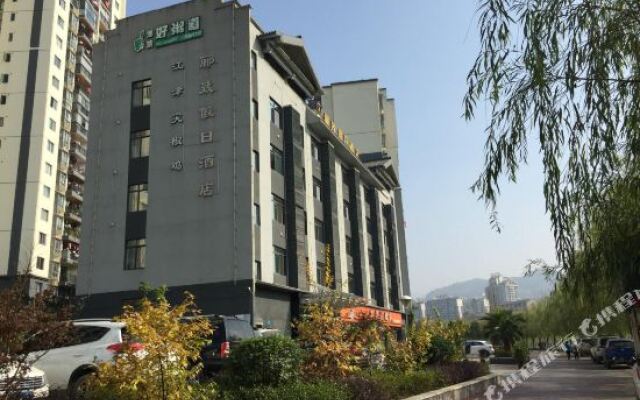 Lizhi Holiday Hotel