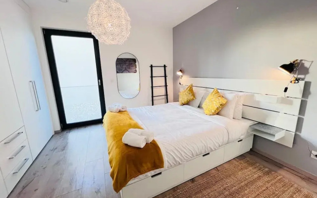Lovely 1 bedroom flat w balcony&parking